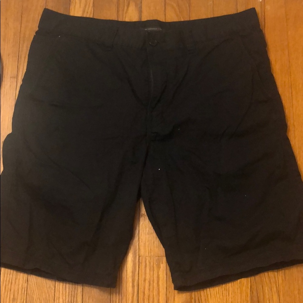 Men’s black cargo shorts